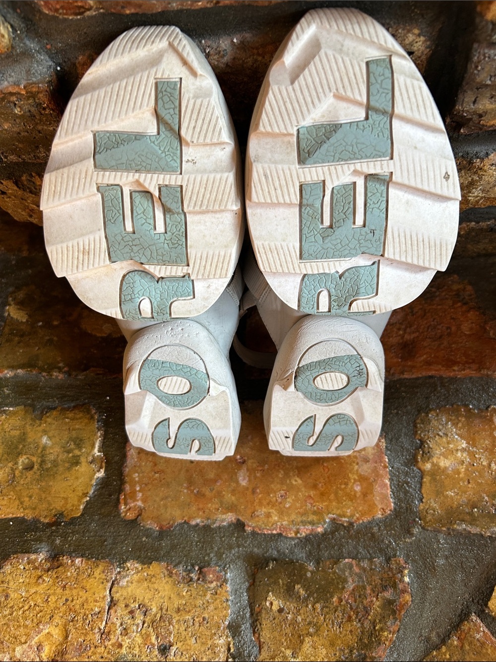 SOREL sandals. - Picture 5 of 5